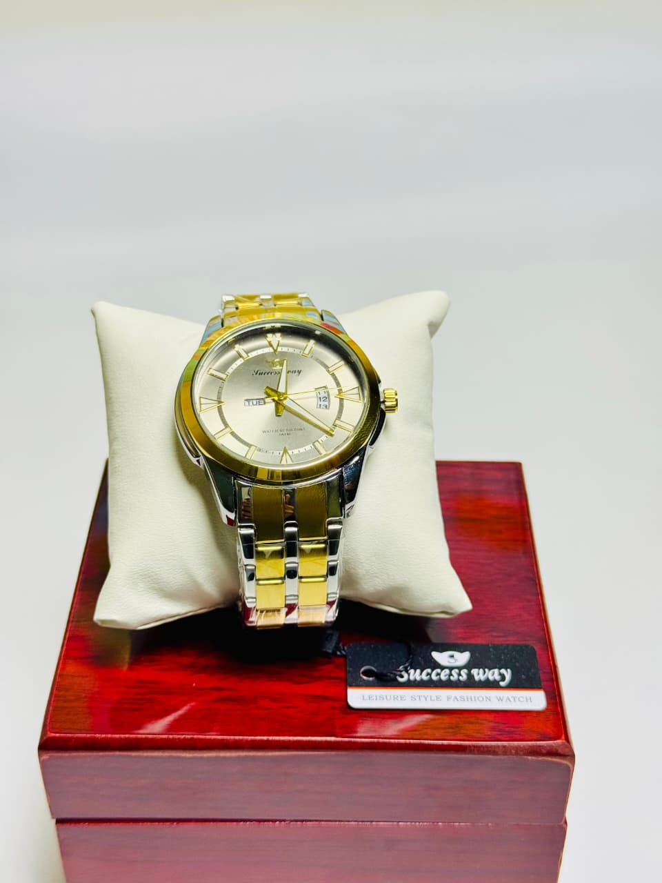 Sucees way men's watch gold and silver day and date