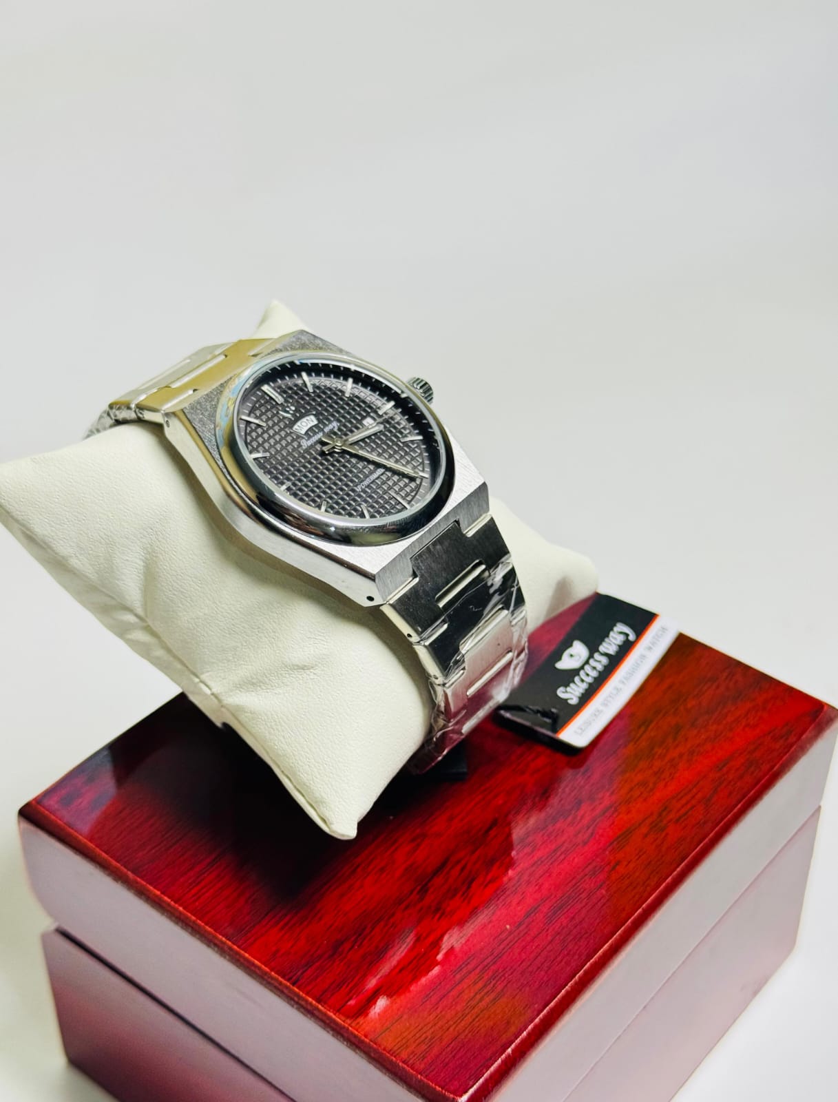 Success way men's watch silver day and date